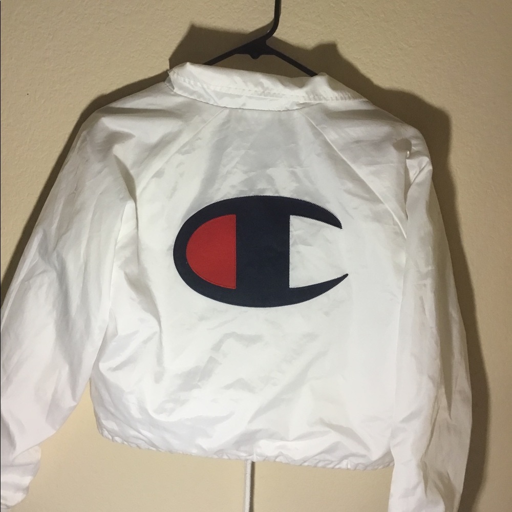 White champion windbreaker🤍.